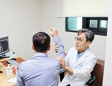 심한 어깨통증과 운동 제한, 기능 회복 돕는 역행성 인공관절