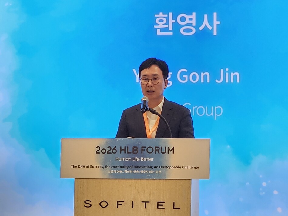 진양곤 HLB그룹 의장이 12일 서울 송파구 소피텔 앰배서더 서울에서 열린 ‘2026 HLB 포럼’에서 개회사를 하고 있다. HLB그룹 제공