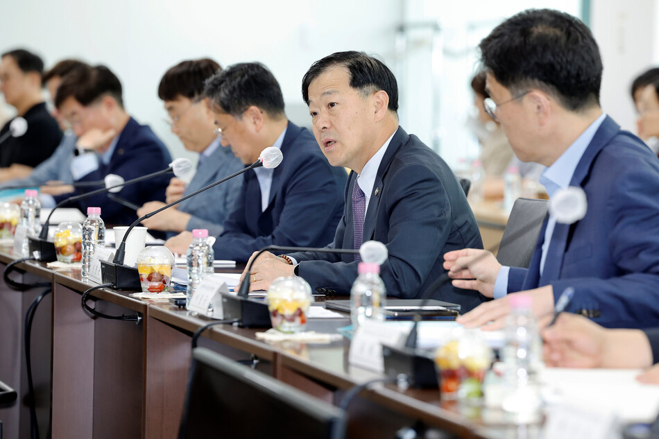 이형훈 보건복지부 2차관이 제3차 ‘지역·필수·공공의료 추진전략 중앙·지방 협의체’ 회의를 진행하고 있다. 보건복지부 제공